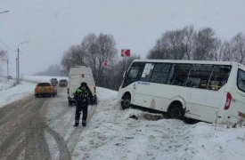 Под Тулой перевернулся пассажирский автобус, избегая столкновения с самосвалом