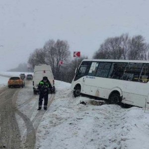 Под Тулой перевернулся пассажирский автобус, избегая столкновения с самосвалом
