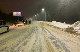 В Новомосковске на улице Мира столкнулись два ВАЗа: три человека пострадали