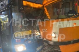 Вечером 23 января в Туле столкнулись служебный трамвай и автобус №18