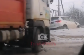 Под Новомосковском столкнулись Toyota и мусоровоз: пострадала 35-летняя женщина