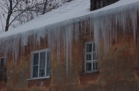 Туляков предупредили о возможном сходе снега с крыш из-за оттепели