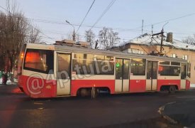 В Туле трамвай сошел с рельсов на пересечении улиц Оружейной и Мира