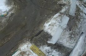 В Туле на улице Костычева с крыши дома рухнула ледяная глыба