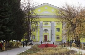 Фасад Дома культуры в Ясногорске приведут в порядок к концу апреля