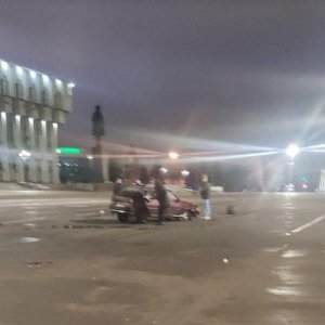 «Всадники без головы»: компания туляков на ВАЗе сбила сферу на площади Ленина