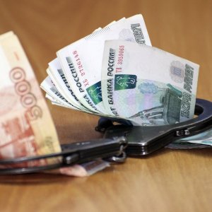 В Новомосковске ранее судимый наркоман пытался подкупить полицейского