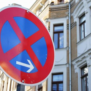 В центре Тулы запретили остановку и стоянку транспорта
