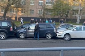 9 мая в Туле на улице Металлургов произошло массовое ДТП с участием 5 автомобилей