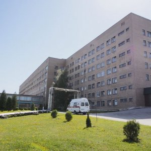 В Тульской области за сутки с осложнениями коронавируса госпитализировали 1 человека