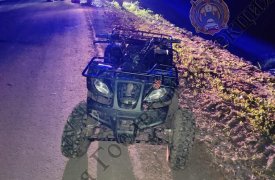 Разудалая поездка на квадроцикле в Тульской области закончилась опрокидыванием на обочине