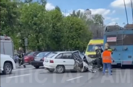 Пожилая автоледи в центре Тулы протаранила троллейбус