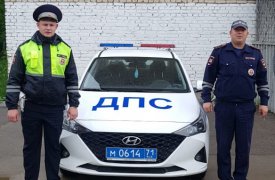 Сотрудники Тульской госавтоинспекции помогли застрявшему посреди ночи на трассе водителю