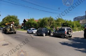 Не уступил дорогу: Пролетарском округе Тулы на повороте столкнулись две иномарки