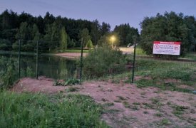 Берег Бушовского пруда под Тулой оказался отрезан забором от отдыхающих