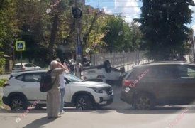 В центре Тулы иномарка перевернулась на крышу после ДТП