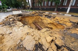 В Пролетарском округе Тулы улицу Хворостухина залило кипятком