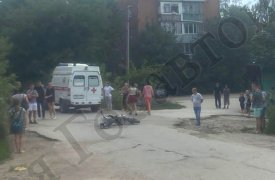 В Советске Тульской области автоледи сбила выезжавшего со двора мотоциклиста