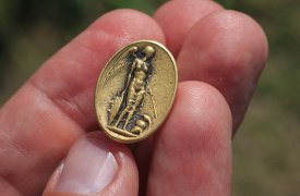 На Куликовом поле обнаружен перстень с изображением Афины Паллады