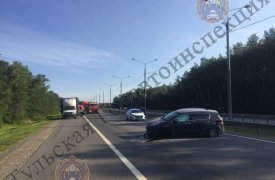 ДТП в Тульской области: врезался в бордюр и отскочил в попутный фургон