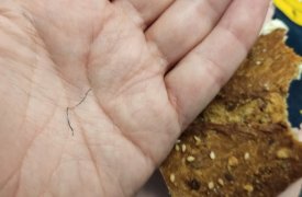 Туляк обнаружил металлическую проволоку в батоне, купленном в одном из сетевиков