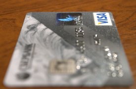 Тулячка украла у знакомого банковскую карту и успела потратить деньги до того, как ее задержали