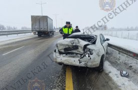 В Воловском районе Skoda врезалась в грузовик: пострадала женщина