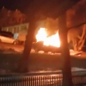 Во дворе многоэтажки Зареченского округа Тулы сгорел автомобиль