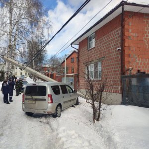 В Туле на улице Кольцова пьяный автолюбитель врезался в столб