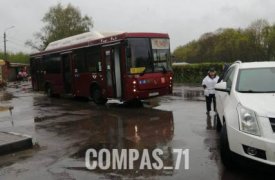 В Туле на Новомосковском шоссе возле кладбища в ДТП попал автобус