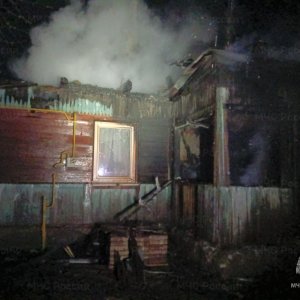 Мужчина и женщина получили ожоги на пожаре в Донском