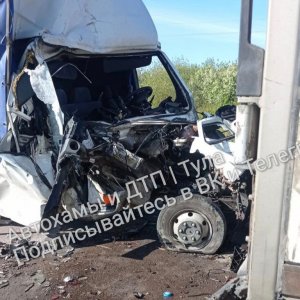 В Тепло-Огаревском районе водитель ГАЗели уснул за рулем и столкнулся с фурой