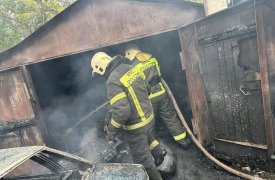 В тульском поселке Иншинский в гараже сгорели два автомобиля