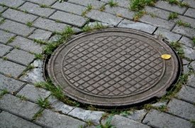 Двое ранее судимых юношей украли чугунные люки в Щекине