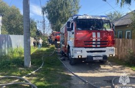 В тульском Мясново у частного дома сгорела крыша