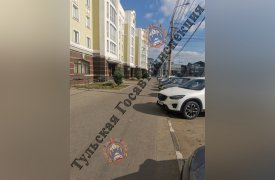 В центре Тулы пешеход попал под самокат
