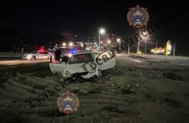 В Туле Ford врезался в препятствие: пострадали два человека