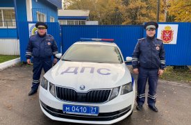 Под Тулой сотрудники ГИБДД спасли жизнь раненому мужчине