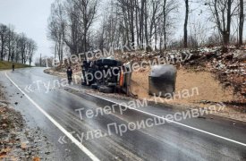 На трассе в Суворовском районе перевернулась фура с песком