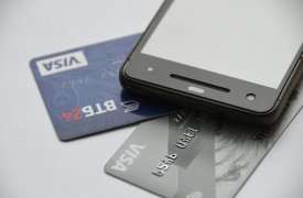 В Алексине безработный мужчина воспользовался чужой банковской картой