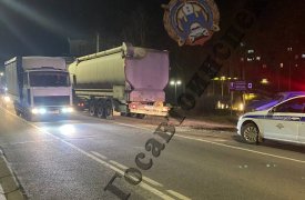 Отечественная легковушка «подтолкнула» иномарку на трассе в Тульской области