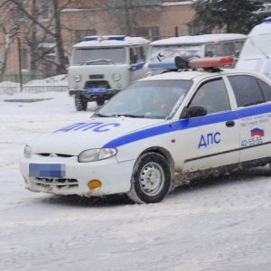 В Туле на парковке у ТЦ «Макси» в патрульную машину ДПС врезался водитель «ВАЗа»