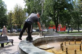 В Туле приступили к мойке фонтанов от известкового налета