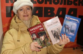 Туляки поддержали акцию ко Дню книгодарения «Комсомолке» - 100, век живи - век читай!»
