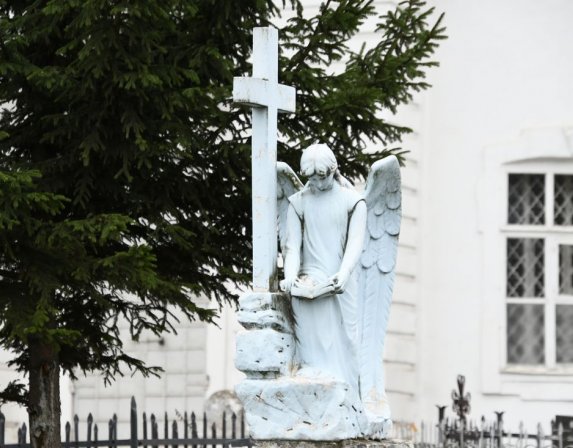В Тульской области украли надгробие с могилы калужского губернатора