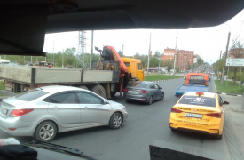 В Туле КАМАЗ и Hyundai не поделили дорогу на улице Металлургов и парализовали движение