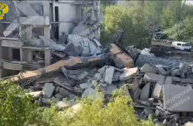 В Тульской области экскаватор рухнул во время сноса дома