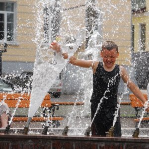 Тулякам объяснили, почему опасно купаться в фонтанах
