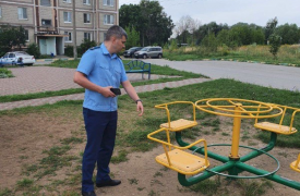 Прокуратура обнаружила небезопасную детскую площадку в центре Тулы
