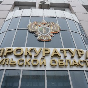 Прокуратура вскрыла трудовые нарушения в трех организациях Узловского района